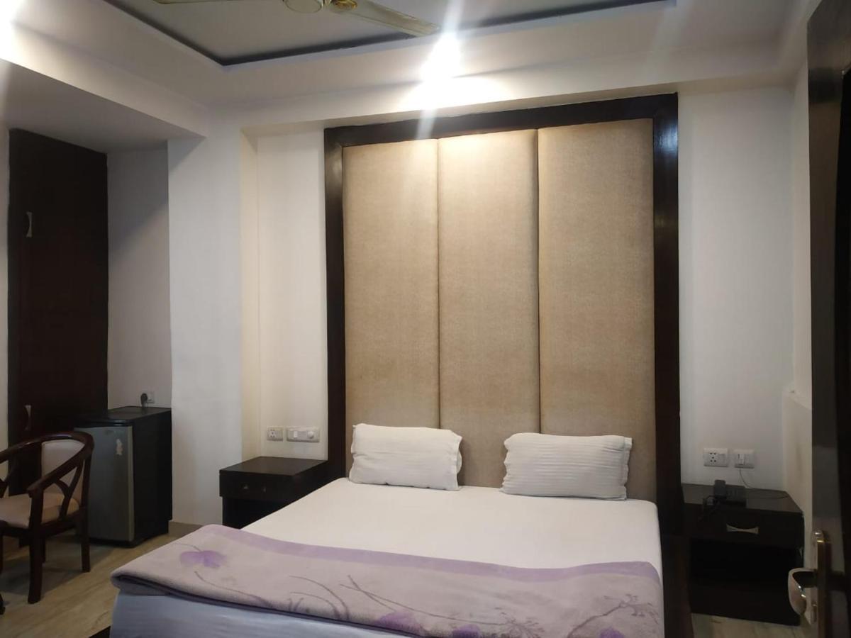 Adb Rooms Hotel Indo Continental Neu-Delhi Exterior foto
